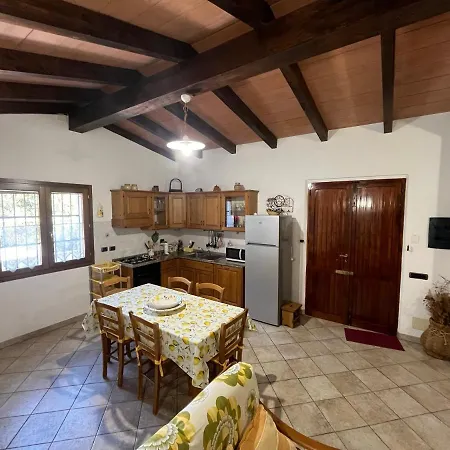 Casa Costera Dağ evi Orosei